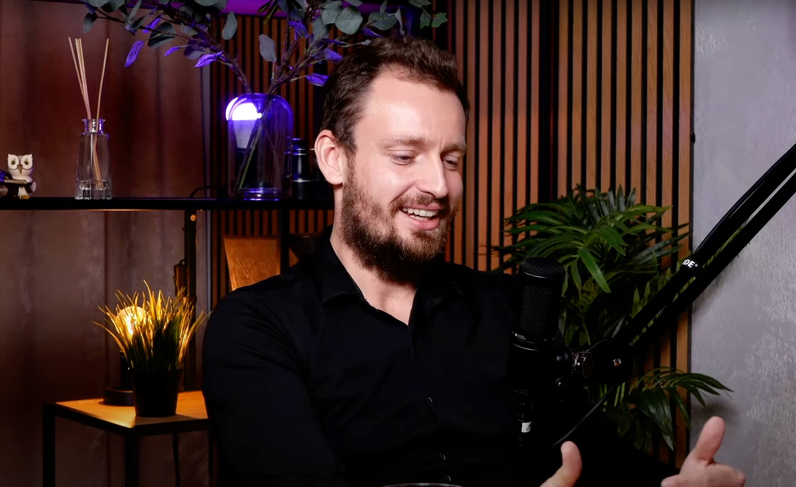 YouTube - Finanční Backstage - Rozhovor o leadershipu a svobodě ve firmách